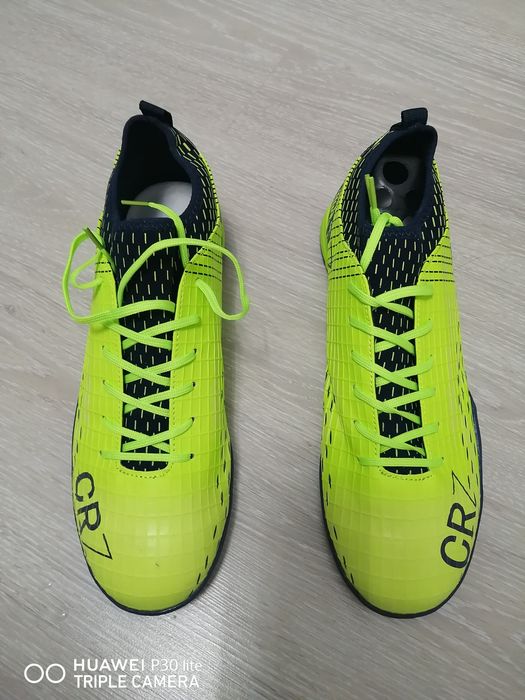 Продам сороконожки для футбола 44 размер