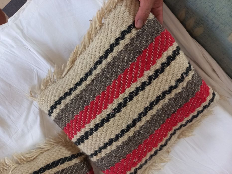 Pernă  lucrată  manual