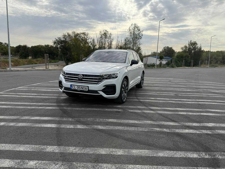 Volkswagen Touareg 3.0 V6 (286cp) TDI 4Motion R-Line, TVA deductibil