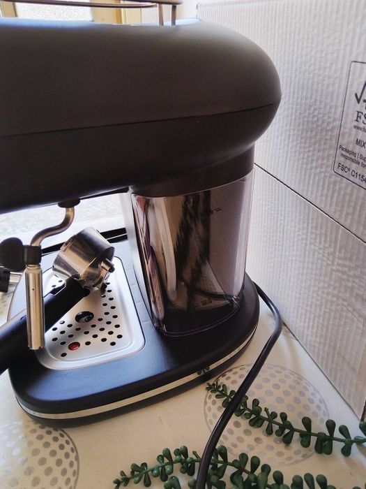 Еспресо машина HOMA HCM-7517, 20 бара, Крема диск, Черна