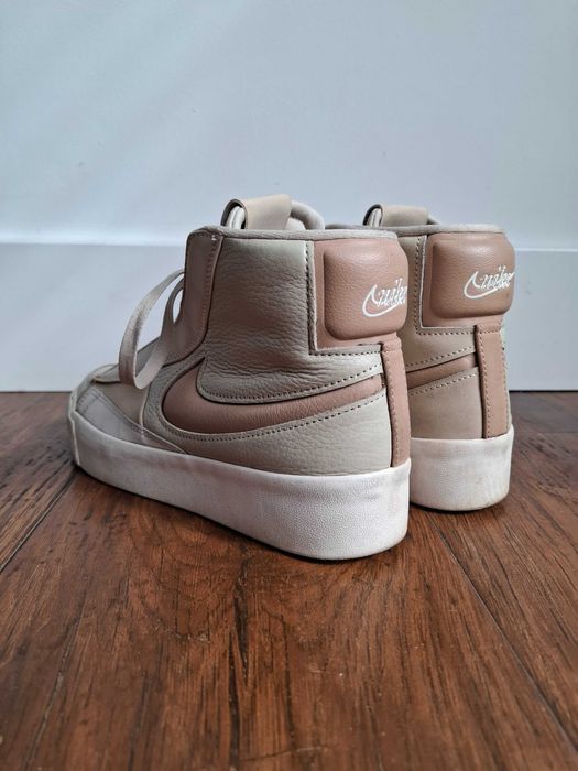 Високи спортни обувки Nike