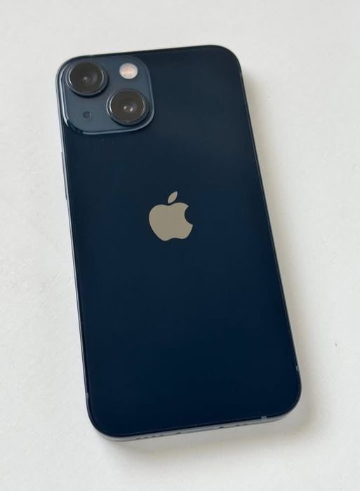 iPhone 13 mini cu 100% Bateria
