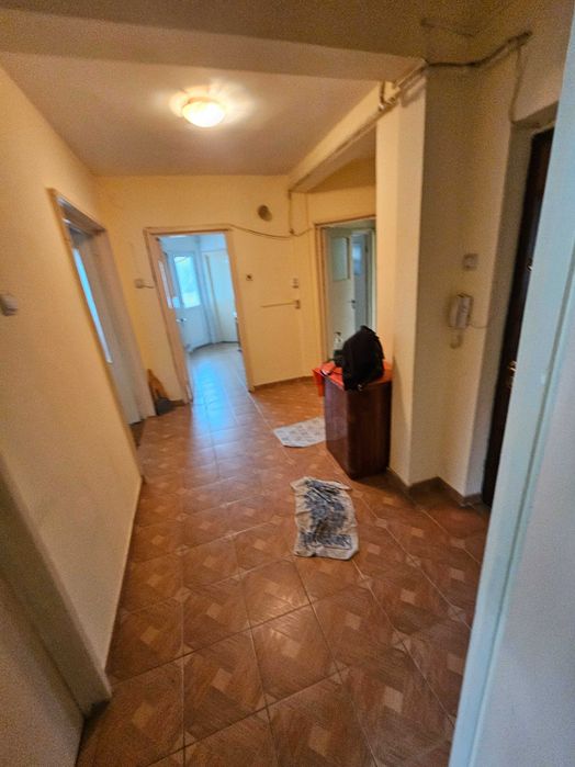Apartament cu 4 camere,  cu centrală, etaj 1 ultracentral .