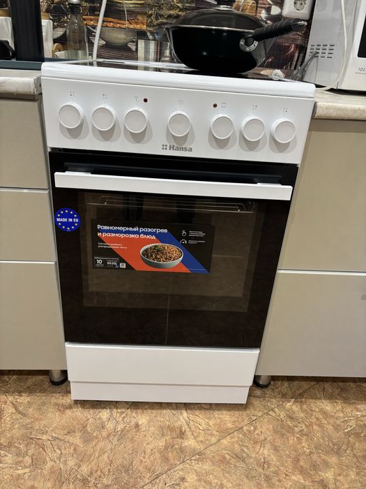 Продаю Кухонную плиту Hansa FCCW58103 белый