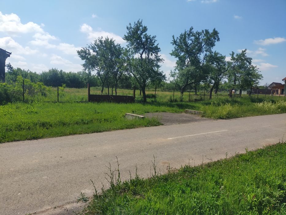 Vând teren intravilan