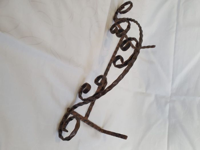 Suport Flori , jardiniere mormant , cavou , cripta , cimitir fier forj