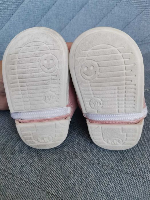 Детски и бебешки обувки.