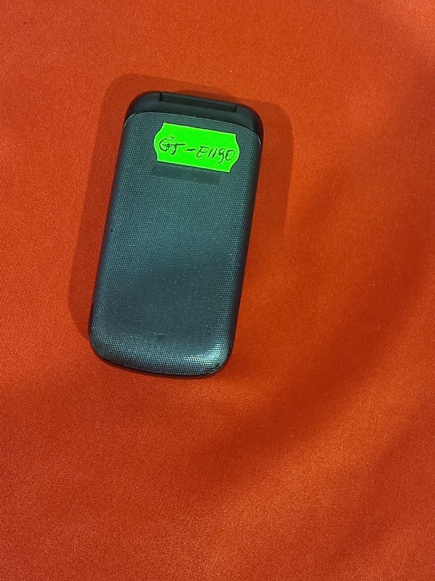 Vand Telefon cu clapeta Samsung GT-E1190 perfect funcțional