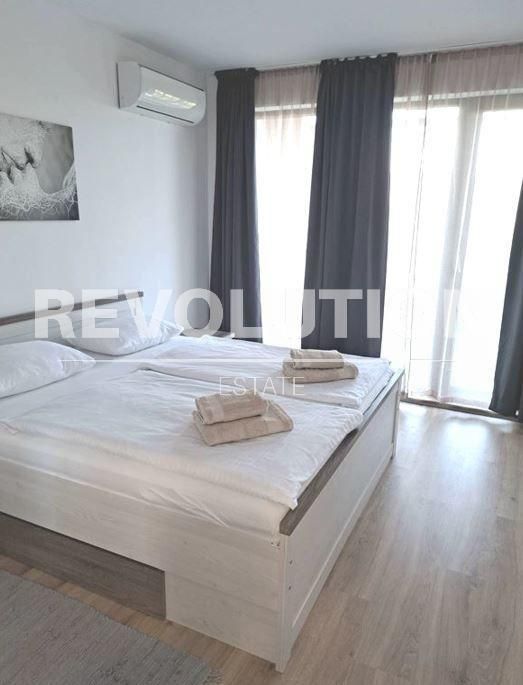 Двустаен апартамент в района на Св.Св Константин и Елена!