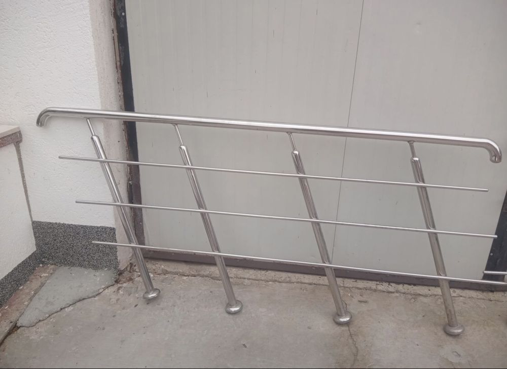 Vând balustradă din Inox aproape nouă