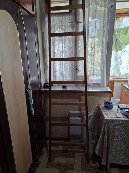 Продается деревянная лестница