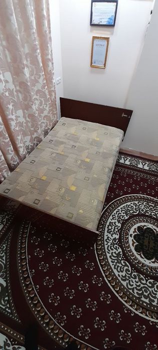 Продам Кровать с матрасом (полуторка)