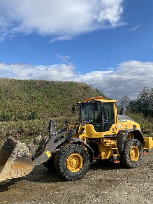 Vand sau inchiriez Incarcator frontal VOLVO L90 H