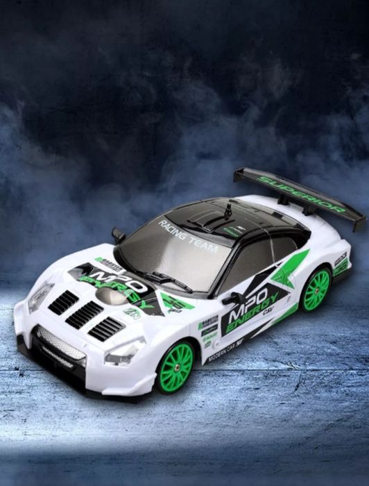 Машинка на пульте управления