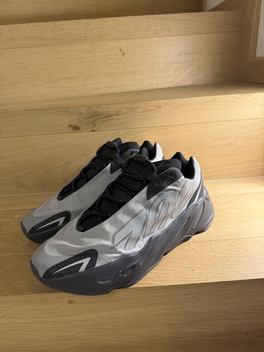 Adidas Yeezy 700 MNVN