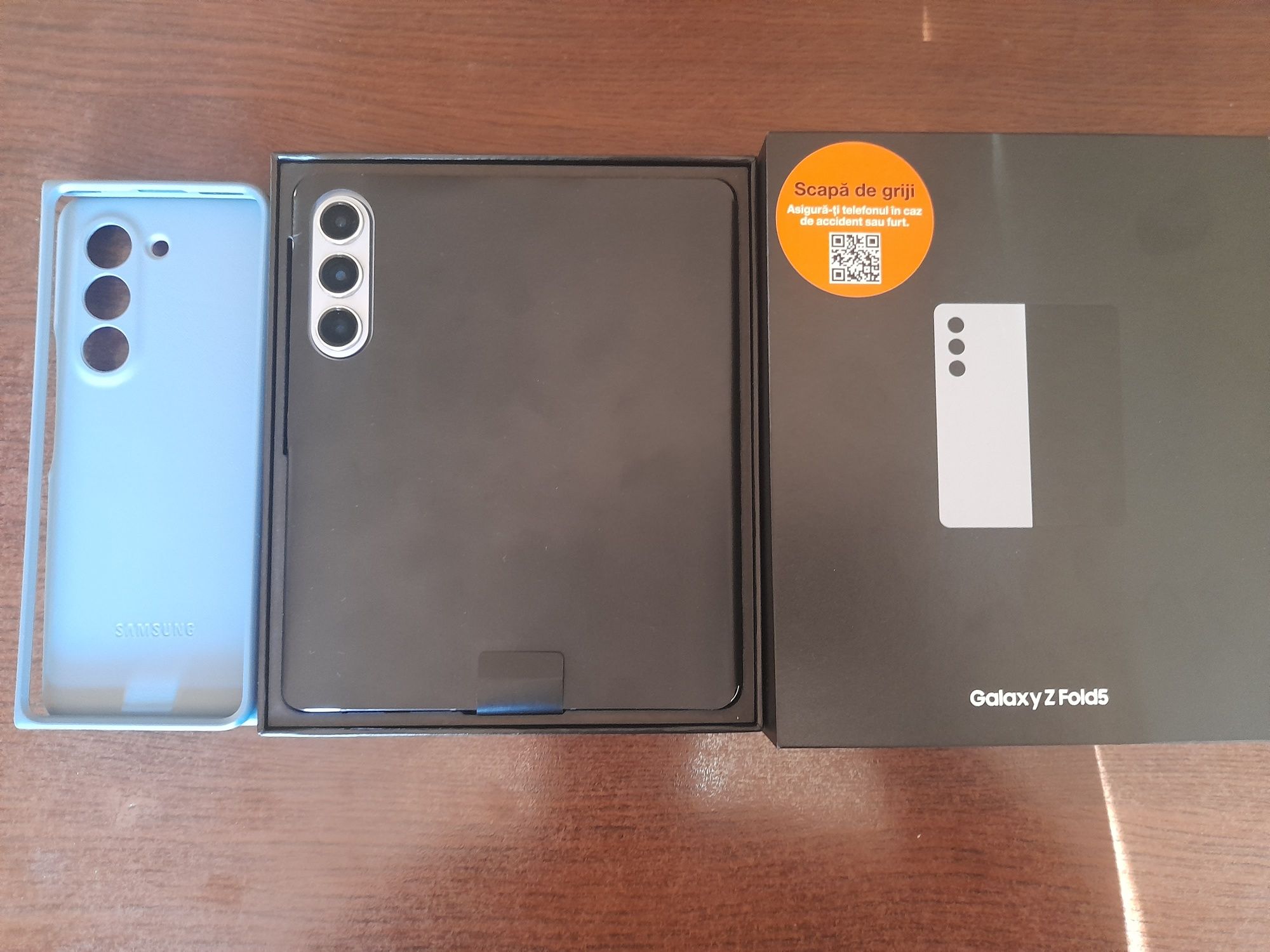 Vand / Schimb Samsung Z Fold 5  Icy  Blue 512 Gb 12 Gb  ca nou