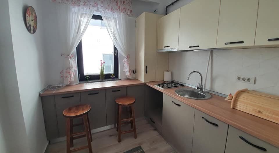 inchiriez apartament la costinesti