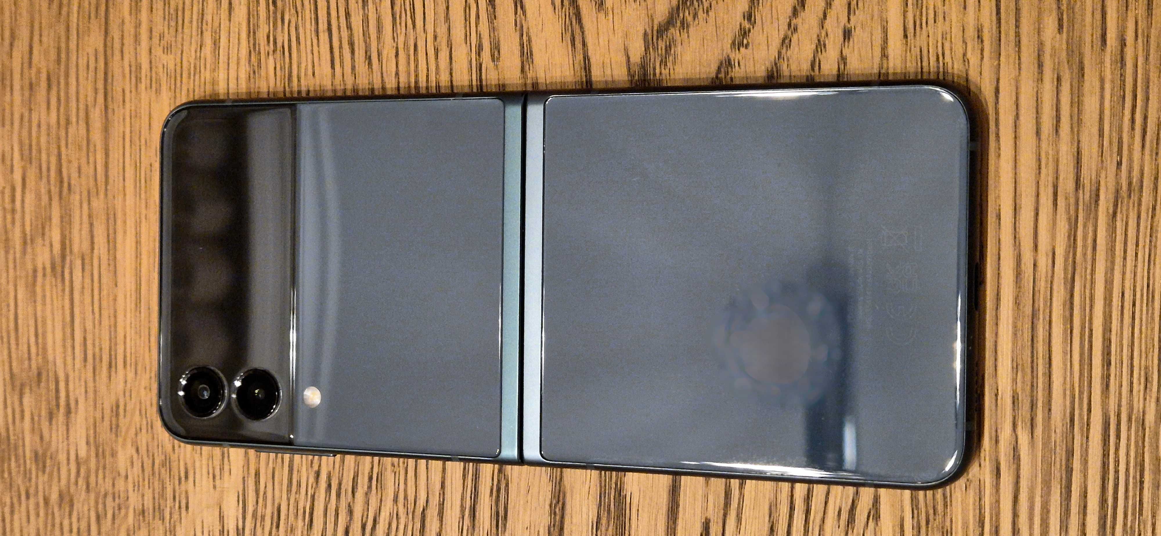 Телефон Galaxy Z Flip3 265GB Green