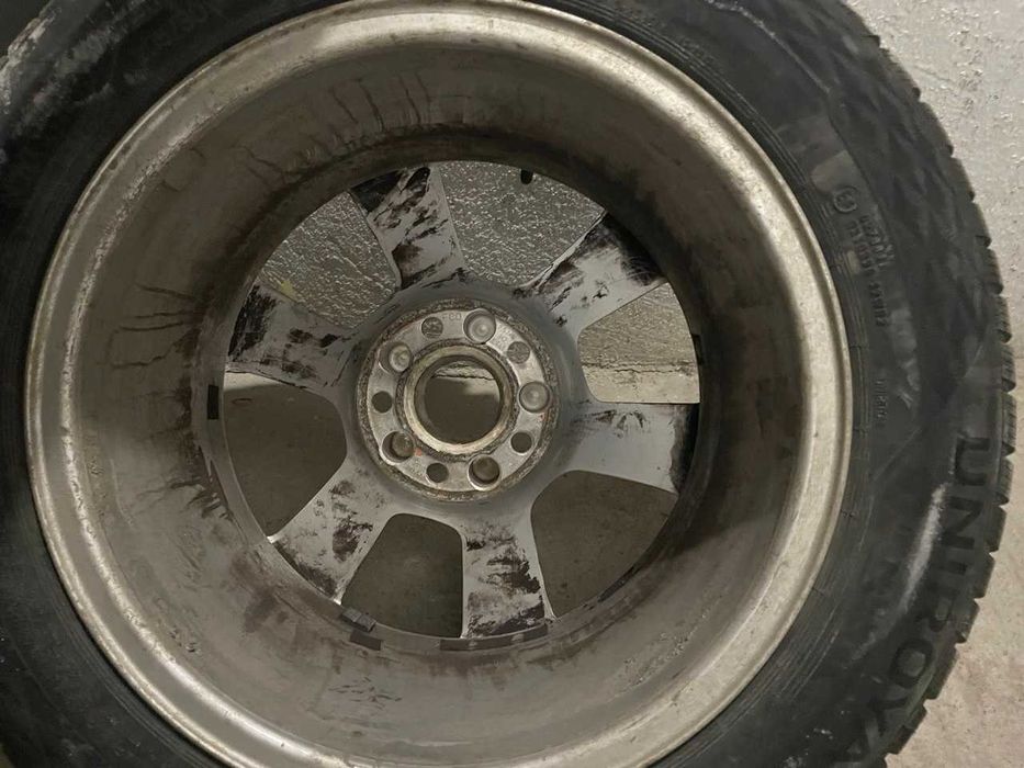 Комплект зимни гуми с джанти 205/60/16 Унироял
