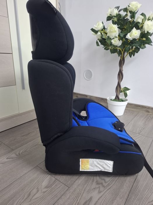 Scaun auto pentru copil .