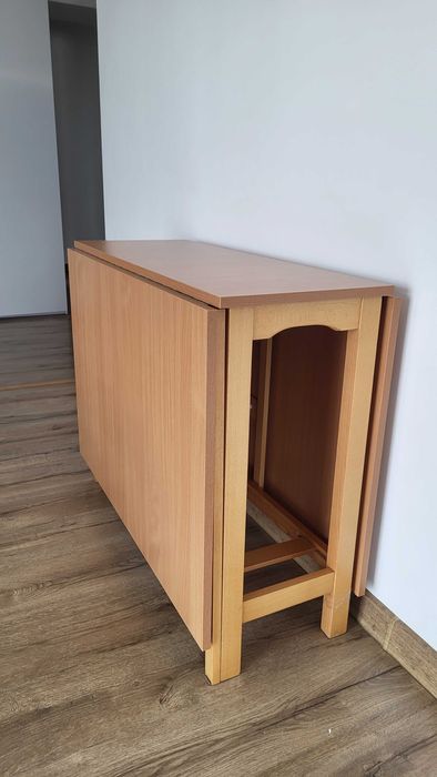 Masa extensibila 8 persoane, foarte buna