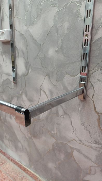 Magazin uchun devorga qoqiladigon veshilkalar Sotiladi