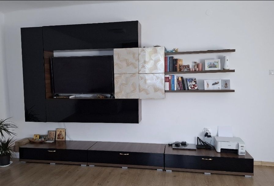 Vand Mobila living /coltar /  masa si scaune