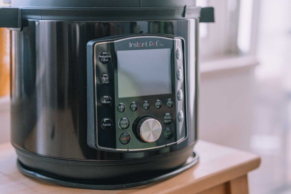 Продавам мултикукър Instant Pot Pro 5.7 литра
