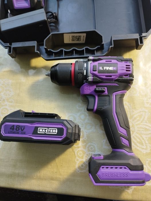 Продается безщеточный шуруповерт