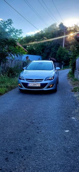 Vând Opel astra j