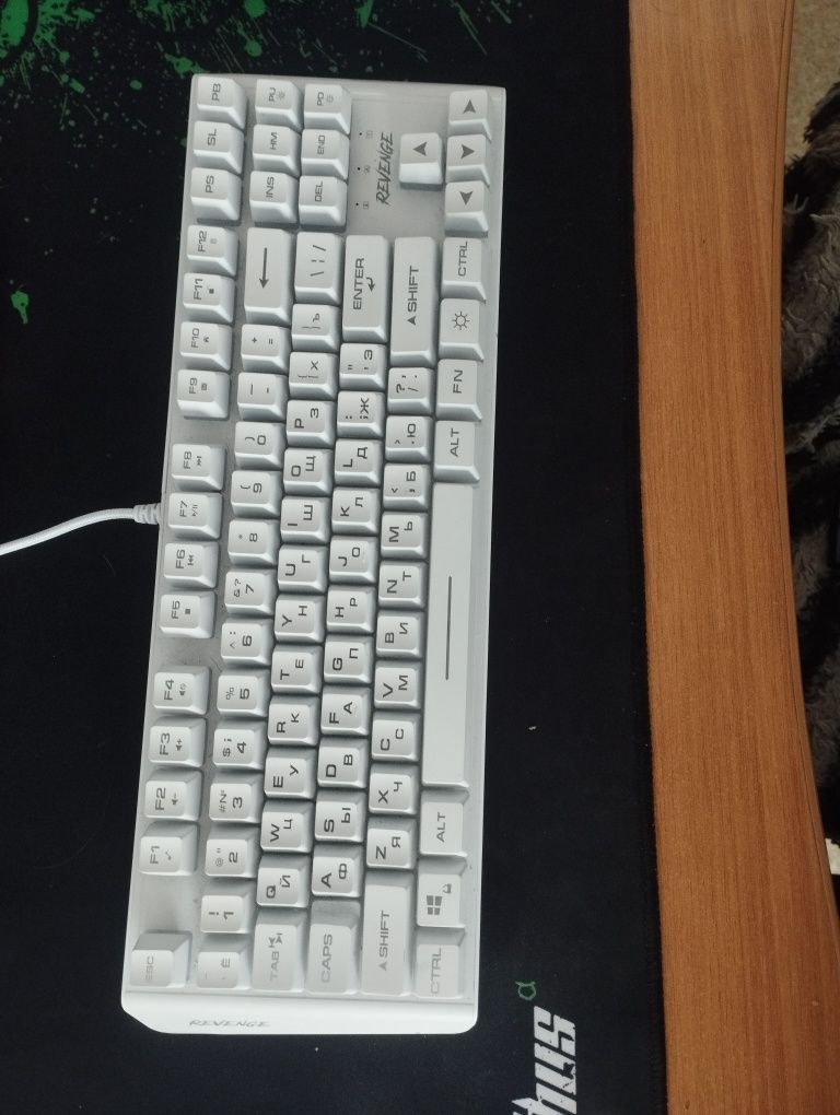 Продам клавиотуру