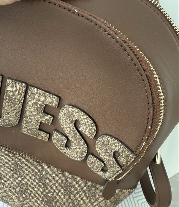 Дамска раница Guess