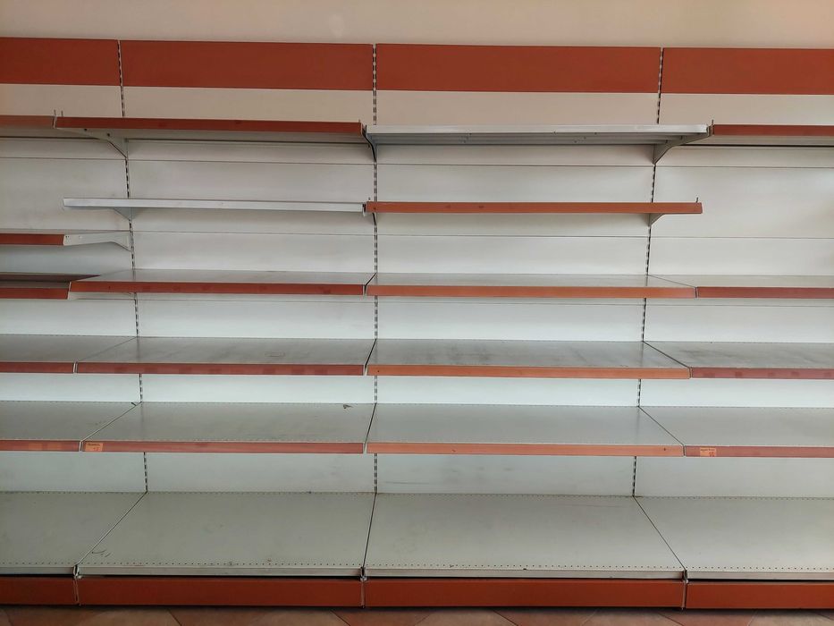 Магазинни стелажи и витрини