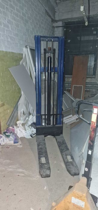 Ручной гидравлический штабелер