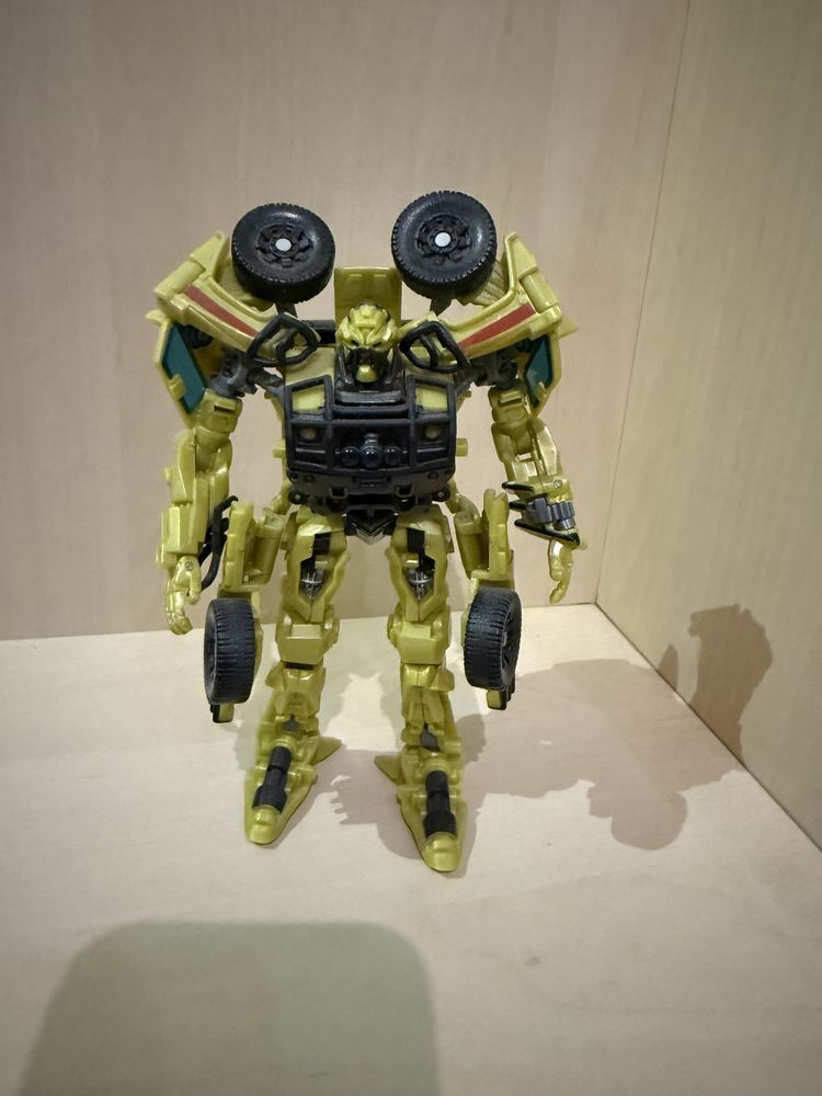 Продавам Transformers фигури