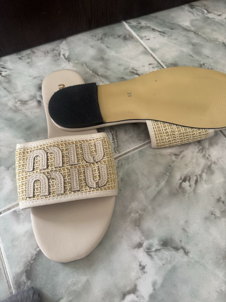 Чисто нови чехли Miu miu