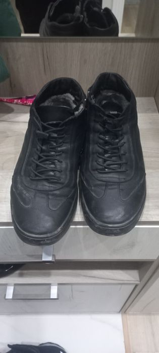 Продам кожанные  зимний  обувь макасии