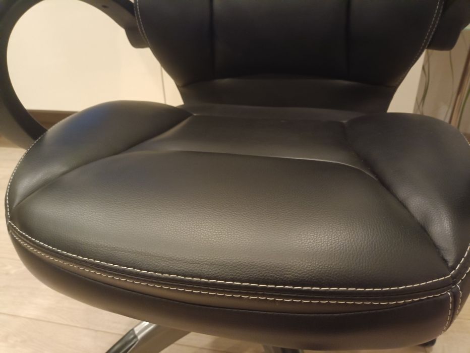 Чисто НОВ офис стол!!!