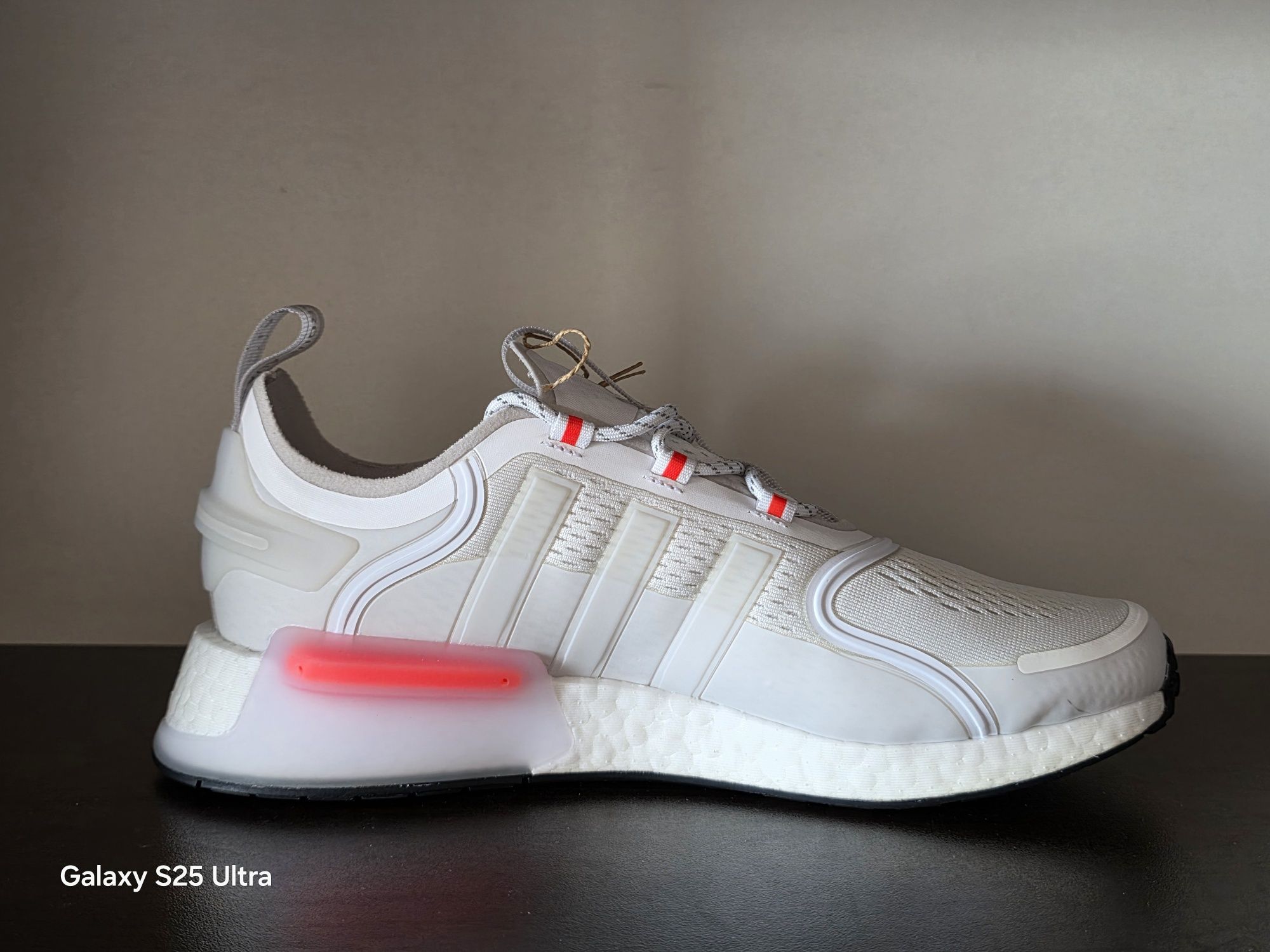adidas NMD_R1 V3 / 44номер 28см Стелка