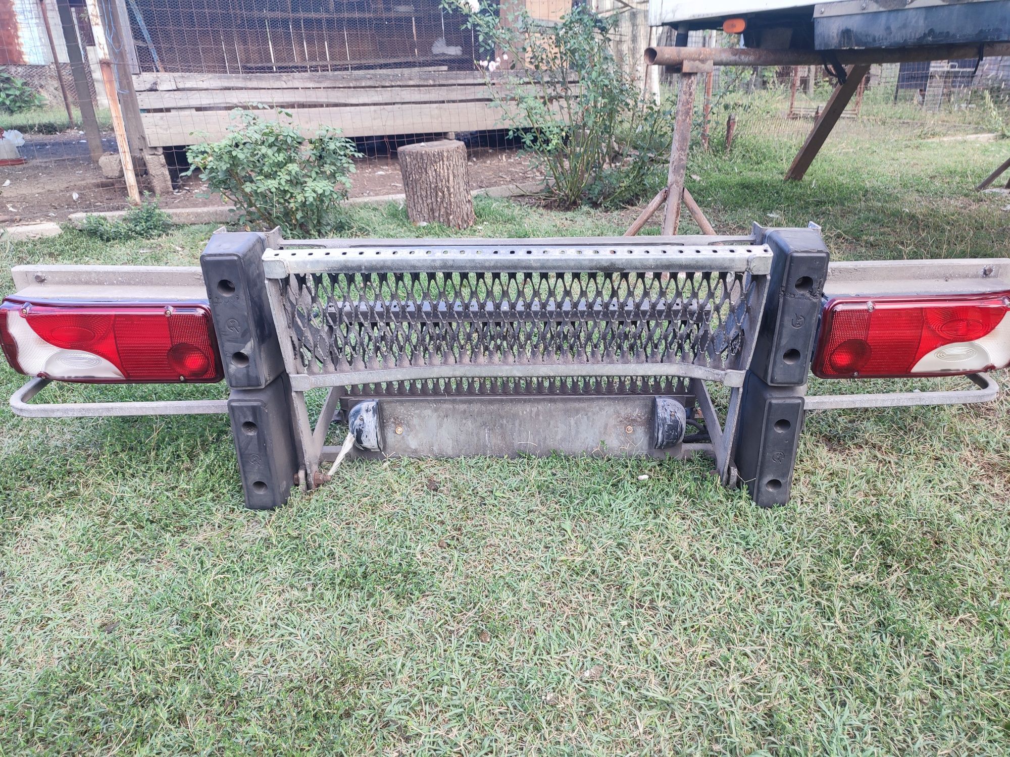 Bara spate camioneta cu triple, scara, tampoane