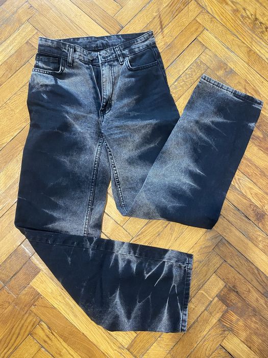 Blugi evazati negri cu model gri