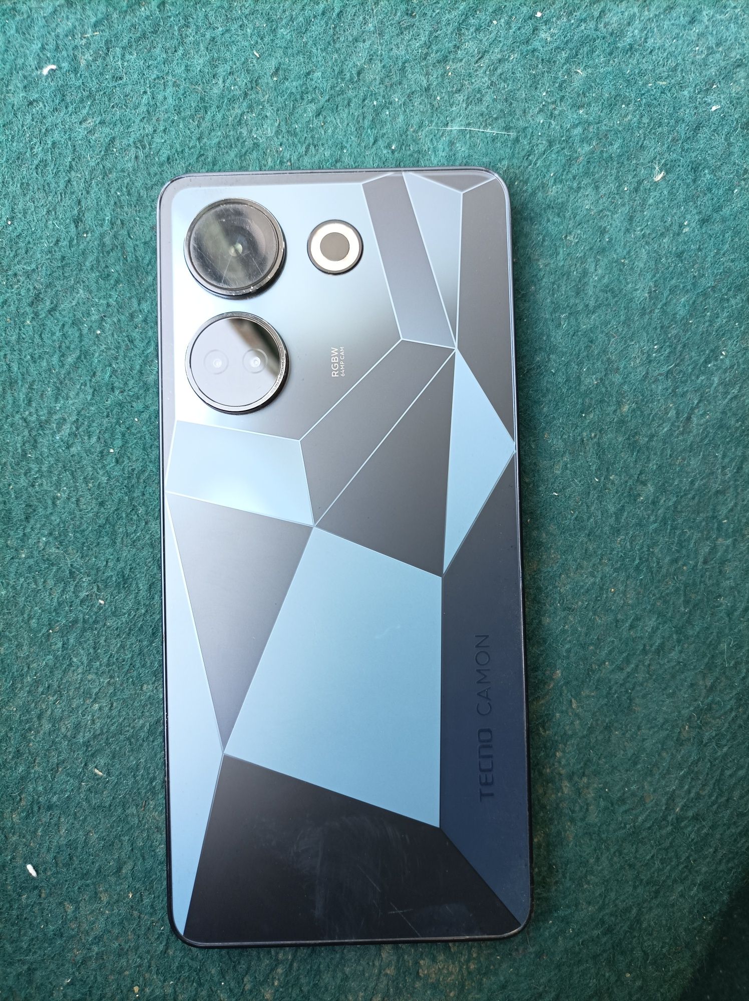 Telefon sotiladi. Holati a'lo
