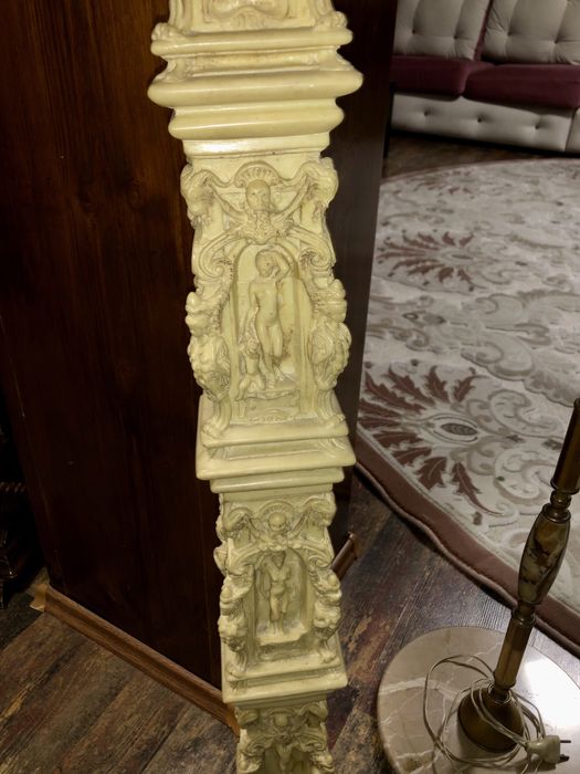 Picior sculptat coloana piedestal postment suport flori stativ