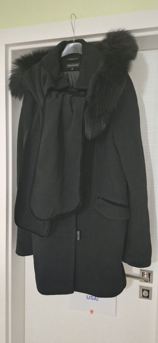 Palton femei marimea 42, blana naturala la gluga.