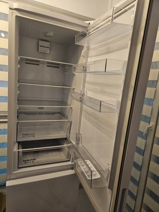 Combina frigorifica Arctic AK60406M40NFW, 362 l, Clasa E, Full No Fros