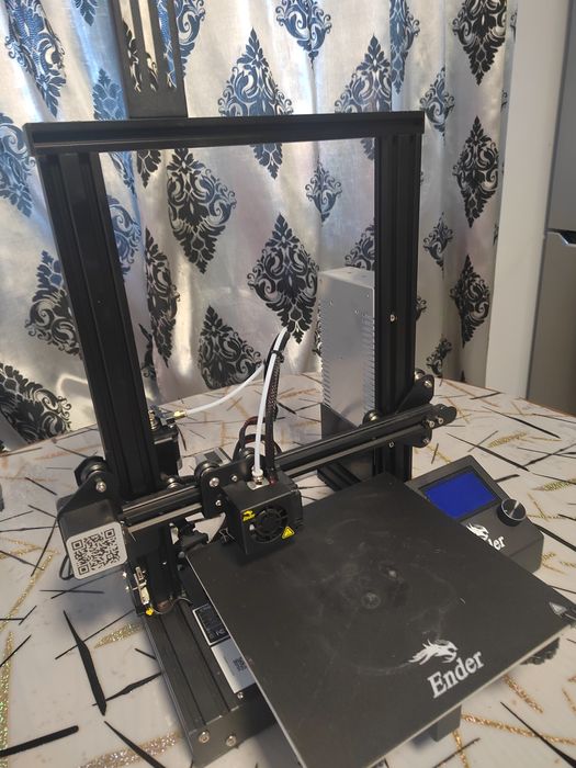Vând imprimanta 3d creatily cloud ender 3