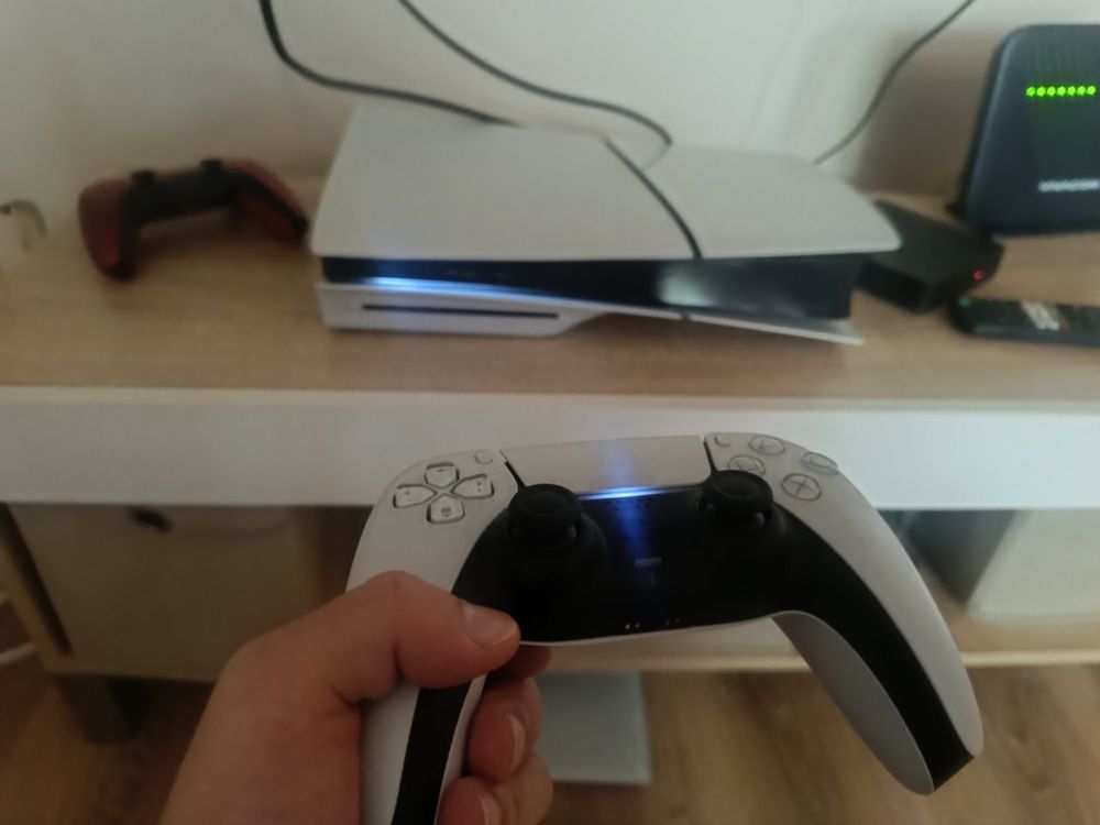 Нов playstation 5 с два джойстика и подарък игра
