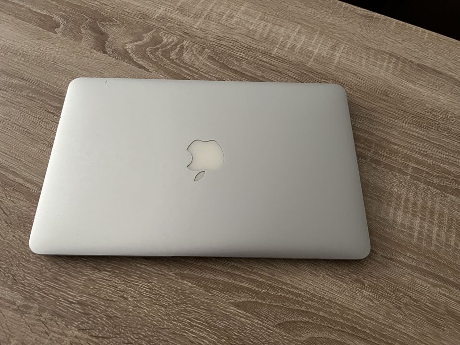 Macbook Air 11 inch - late 2011 i5 4gb ram 128gb ssd