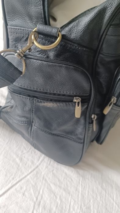 Страхотна спортна голяма  черна кожена чанта,тип сакче