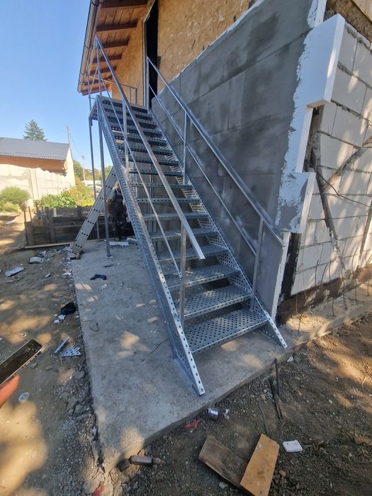 Scari metalice galvanizate